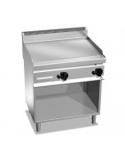 Planchas profesionales y fry tops, con placa de acero rectificado o cromo duro, eléctricos o a gas.